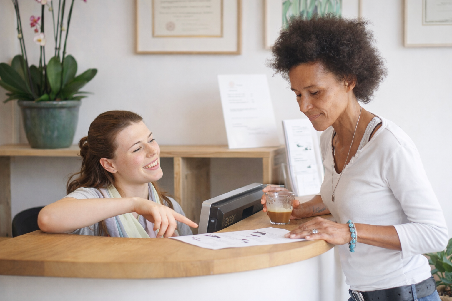 Patiënt wordt ontvangen bij de receptie